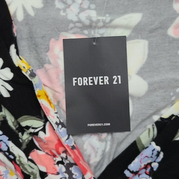 NWT Forever 21 Floral Top - Picture 3 of 6